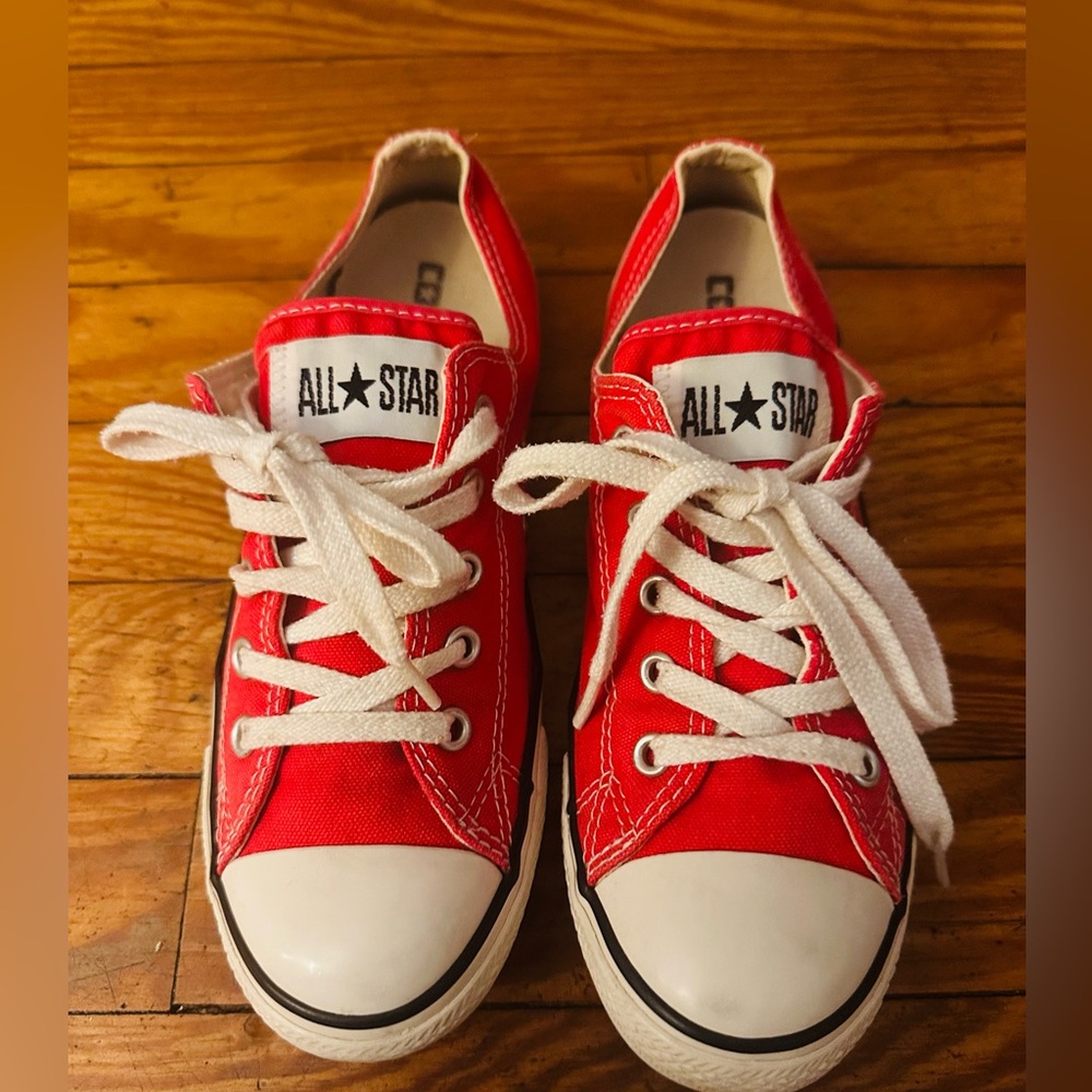 ❤️🎈Red CONVERSE UNISEX Sneakers🎈❤️